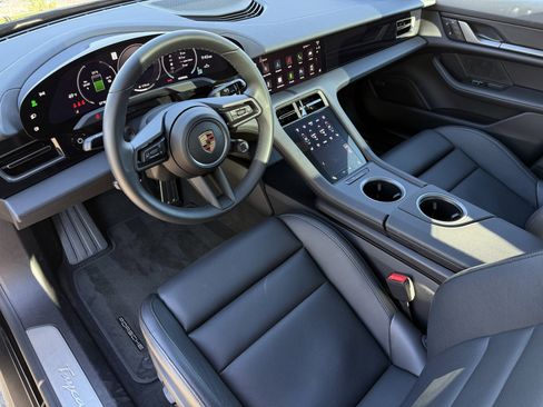 Used 2025 Porsche Taycan image 4