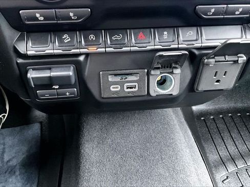 Used 2020 GMC Sierra 1500 SLE w/ SLE Value Package AWD/4WD image 27
