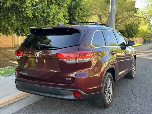 Used 2019 Toyota Highlander XLE image 8