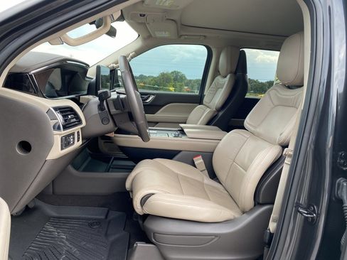 Used 2022 Lincoln Navigator L Reserve RWD image 11