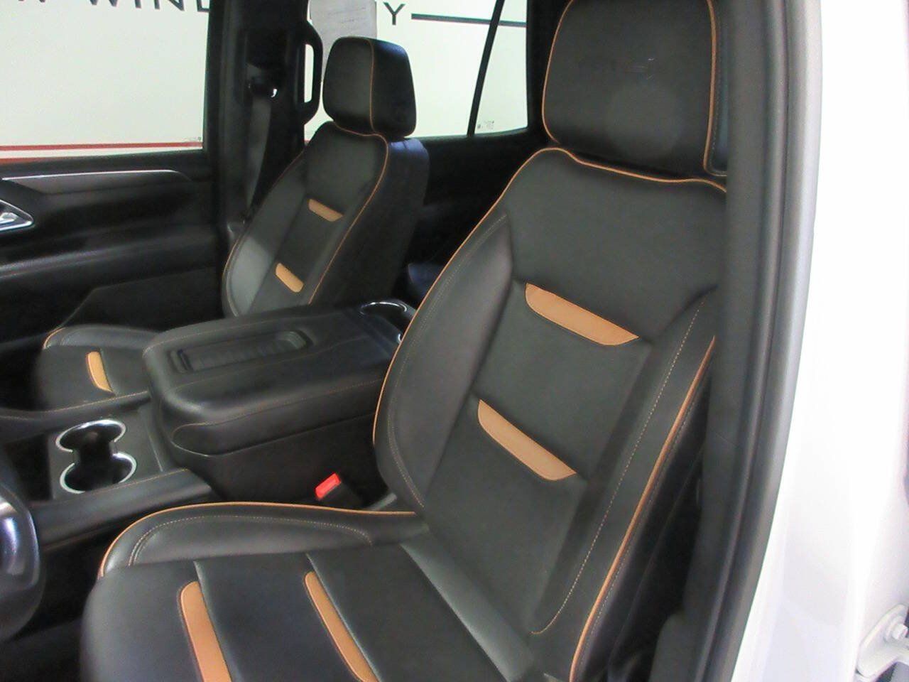 Used 2024 GMC Yukon AT4 w/ Technology Package AWD/4WD image 16