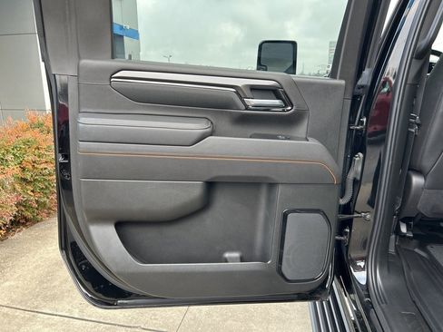 Used 2025 GMC Sierra 2500 AT4 image 11