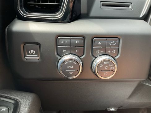 Used 2023 GMC Sierra 1500 AT4 w/ AT4 Premium Package image 11