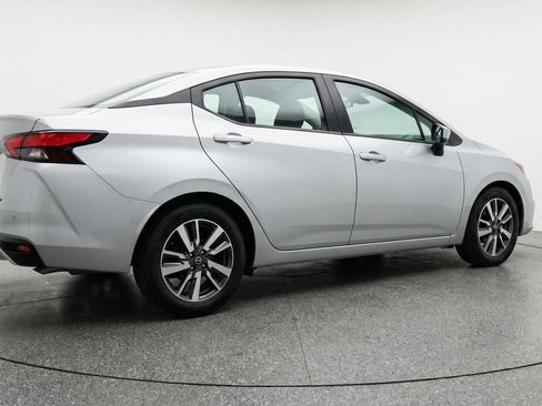 Used 2025 Nissan Versa SV image 9