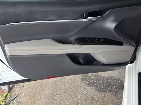 Used 2022 Toyota Camry SE FWD image 28