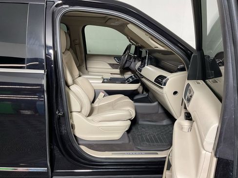 Used 2019 Lincoln Navigator L Reserve image 37