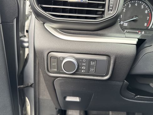 Used 2022 Ford Explorer XLT image 16