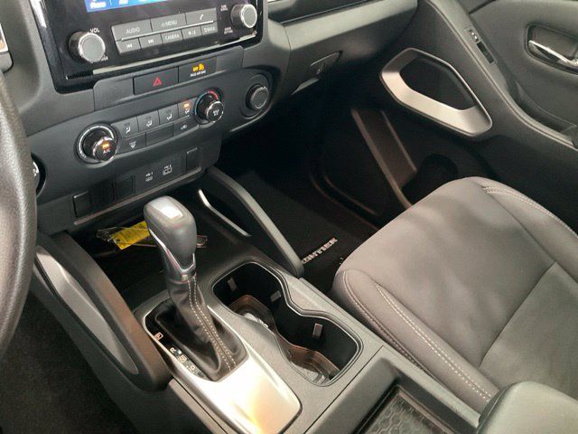 Used 2022 Nissan Frontier SV AWD/4WD image 11