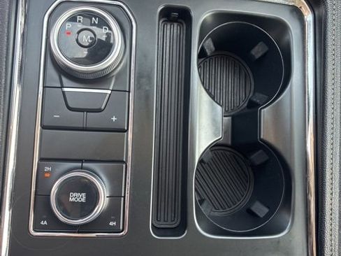 Used 2024 Ford Expedition Max XLT image 18