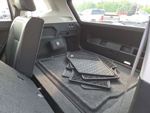 Used 2022 Volkswagen Tiguan SE w/ Panoramic Sunroof Package image 23