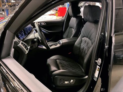 Used 2025 BMW X6 xDrive40i w/ Climate Comfort Package image 8