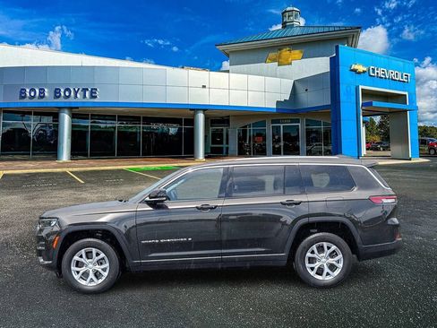 Used 2023 Jeep Grand Cherokee L Limited RWD image 2
