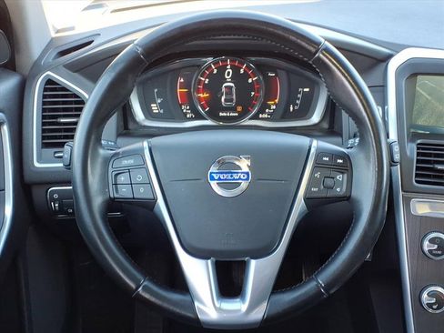 Used 2016 Volvo XC60 T5 Premier w/ Proximity Package image 29
