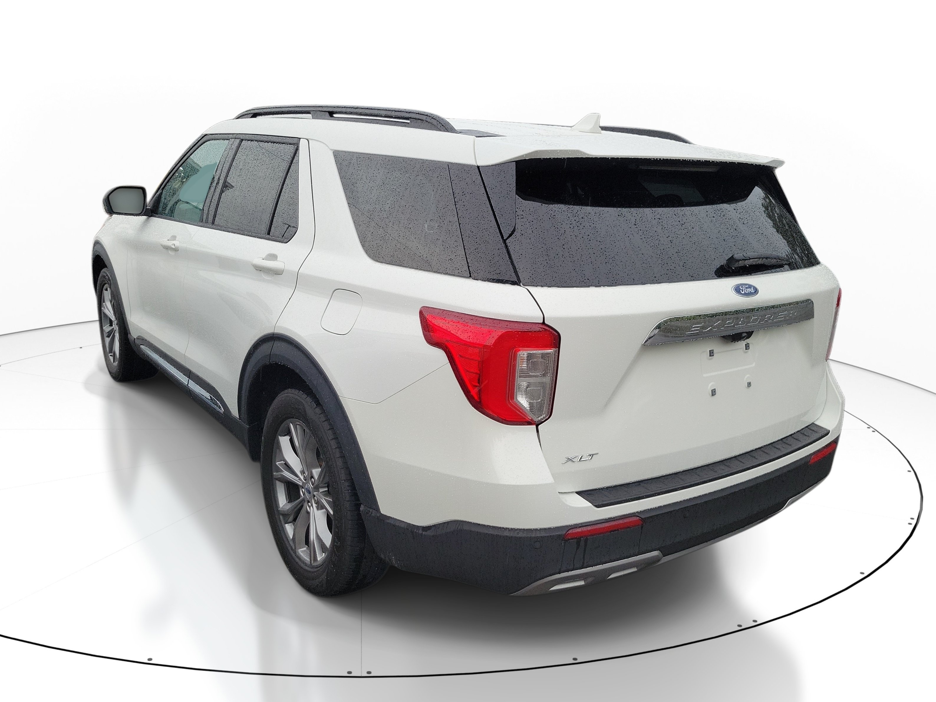 Used 2023 Ford Explorer XLT w/ Equipment Group 202A RWD image 4