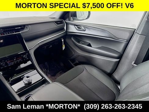 New 2025 Jeep Grand Cherokee Laredo w/ Luxury Tech Group I AWD/4WD image 23