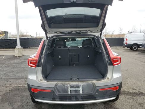 Used 2025 Volvo XC40 B5 Core image 25