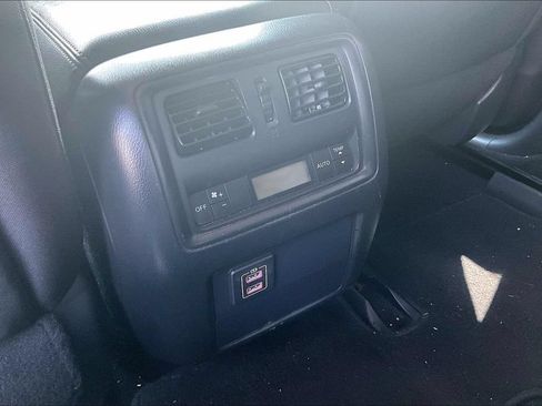 Used 2018 Nissan Pathfinder SV AWD/4WD image 35