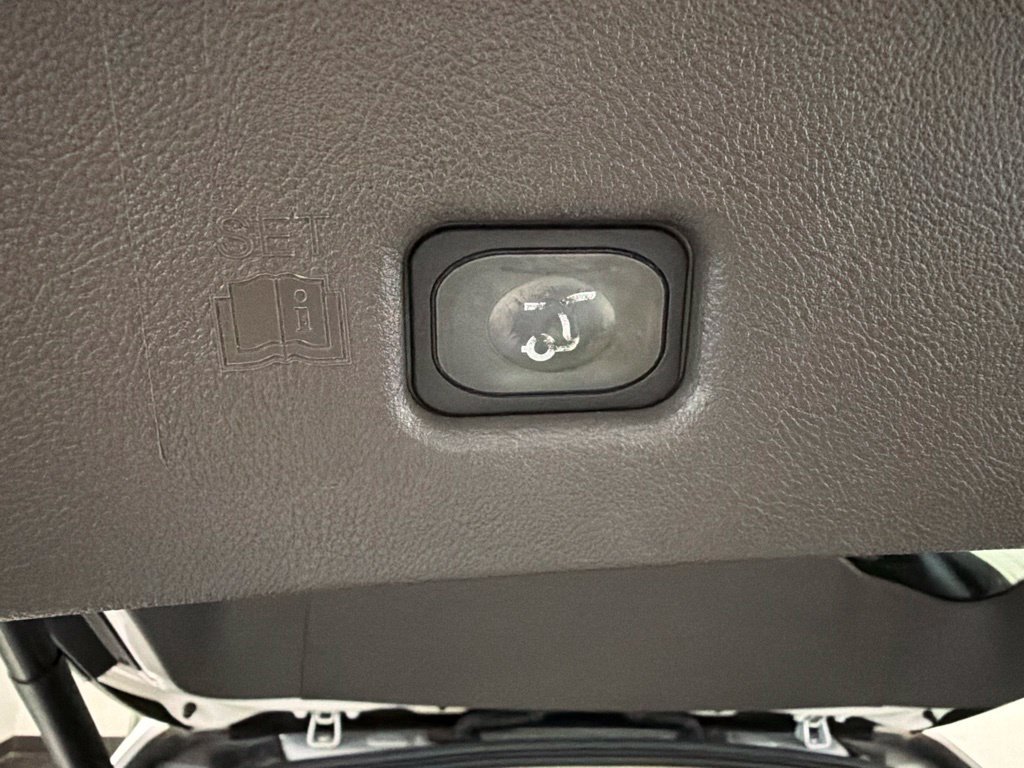 Used 2017 Lincoln MKX Reserve w/ Driver Assistance Package AWD/4WD image 36