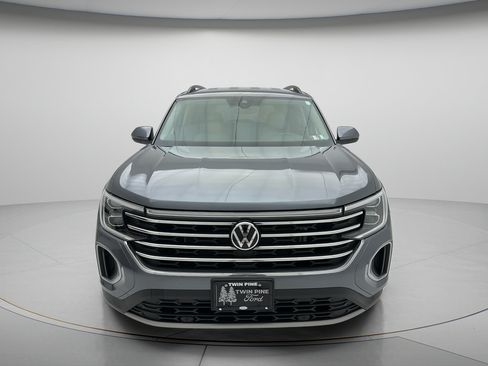 Used 2025 Volkswagen Atlas SE AWD/4WD image 2