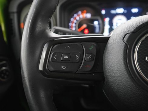 Used 2025 Jeep Gladiator Mojave w/ Convenience Group AWD/4WD image 23