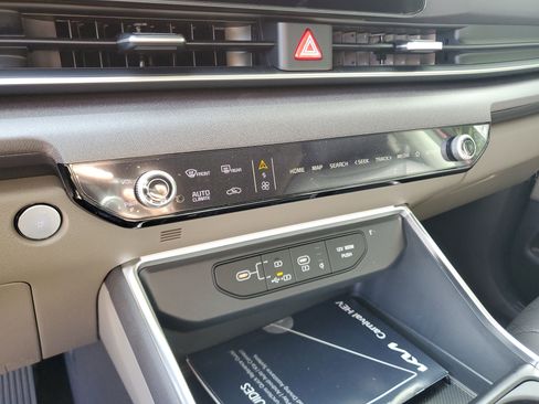New 2026 Kia Carnival EX FWD image 18