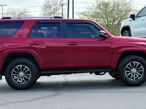 Used 2019 Toyota 4Runner SR5 Premium image 3