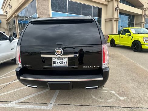 Used 2013 Cadillac Escalade Premium RWD image 7