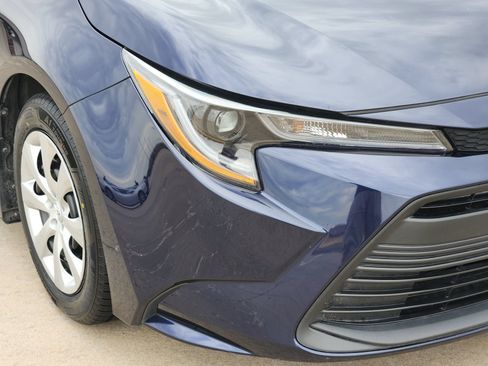 Used 2025 Toyota Corolla LE FWD image 10