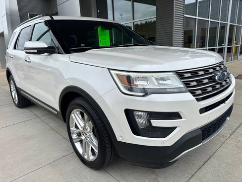 Used 2016 Ford Explorer Limited w/ Equipment Group 301A AWD/4WD image 9