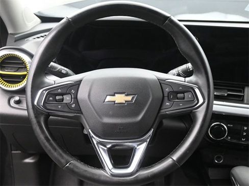 Used 2024 Chevrolet Trax LT w/ Driver Confidence Package image 28