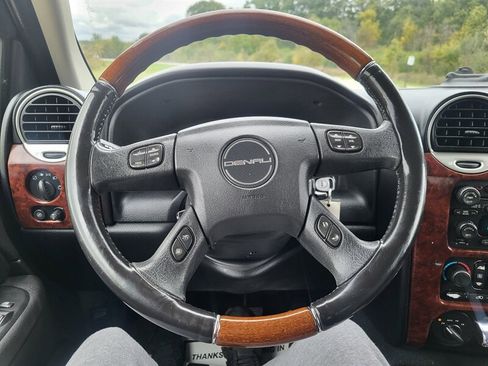 Used 2007 GMC Envoy Denali image 9
