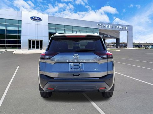 Used 2021 Nissan Rogue SV w/ Premium Package image 3