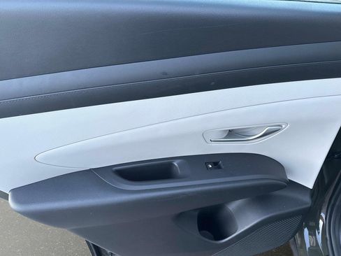 Certified 2025 Hyundai Tucson SE image 11