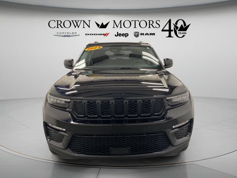 Used 2023 Jeep Grand Cherokee Limited w/ Black Appearance Package AWD/4WD image 10
