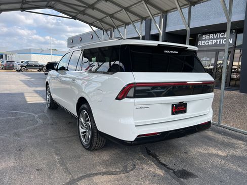 New 2025 Lincoln Navigator L Reserve image 4