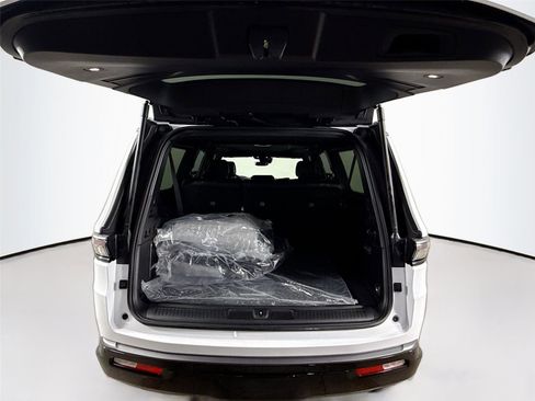 New 2026 Jeep Grand Wagoneer L Limited image 25