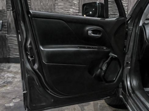 Used 2017 Jeep Renegade Altitude AWD/4WD image 38
