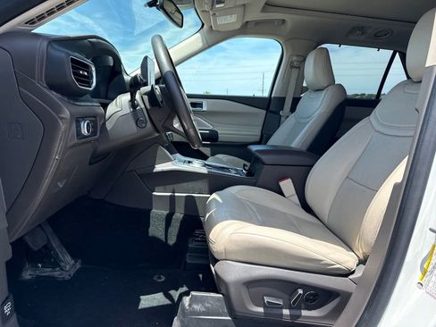 Used 2020 Ford Explorer Platinum w/ Premium Technology Package AWD/4WD image 6