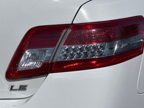 Used 2011 Toyota Camry LE image 43