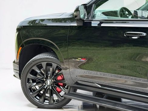 New 2026 Cadillac Escalade V w/ LPO, ONYX Package AWD/4WD image 8