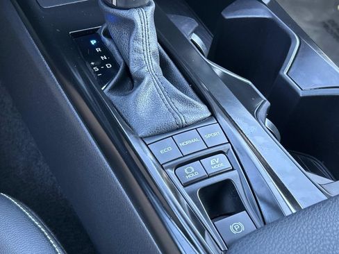 Used 2025 Toyota Camry SE w/ Convenience Package FWD image 41