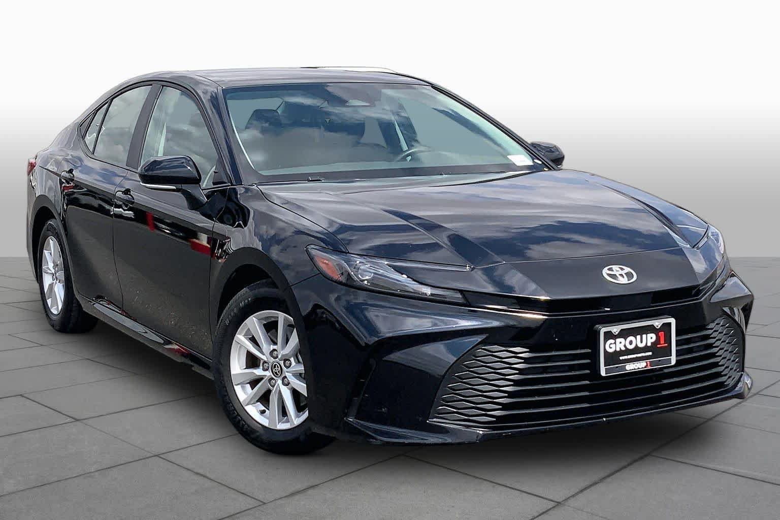 Used 2025 Toyota Camry LE FWD image 3