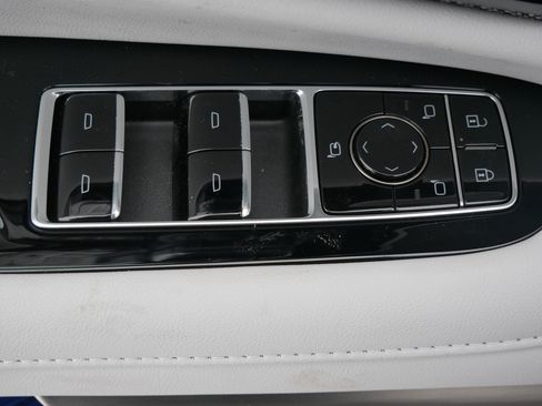 New 2026 Cadillac Optiq Luxury 1 image 18