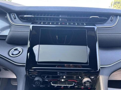 New 2025 Jeep Grand Cherokee Laredo X w/ Luxury Tech Group I image 15