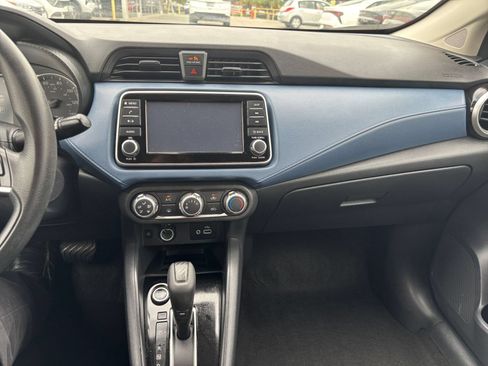 Used 2025 Nissan Versa SV FWD image 17