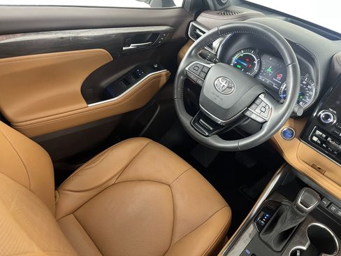 Used 2021 Toyota Highlander Platinum image 9