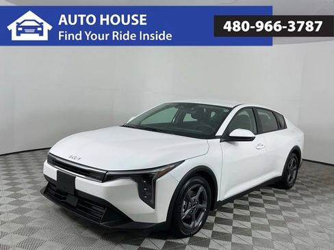 Used 2025 Kia K4 FWD image 1
