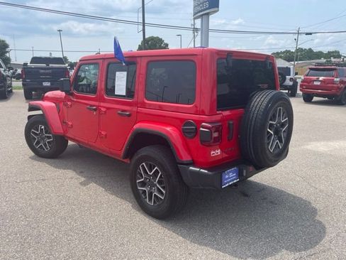 Used 2025 Jeep Wrangler Unlimited Sahara AWD/4WD image 2