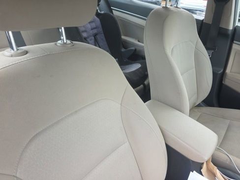 Used 2018 Hyundai Elantra SEL FWD image 12