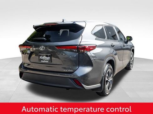 Used 2023 Toyota Highlander XLE AWD/4WD image 6